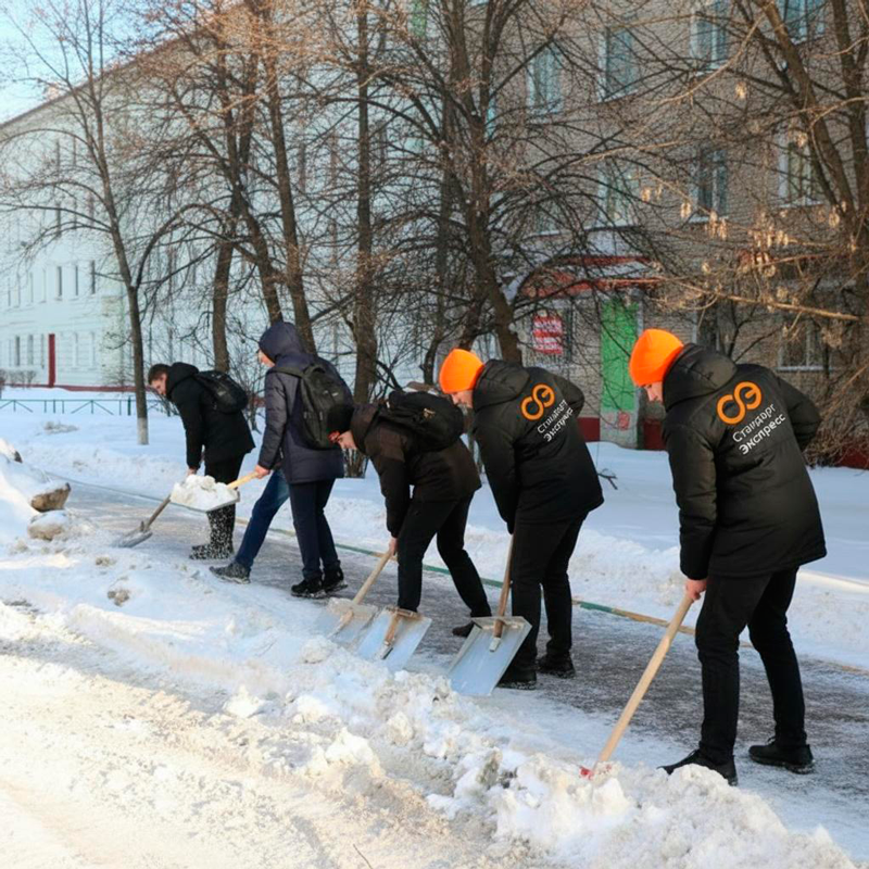 Уборка снега с крыш и территорий в Ангарске
